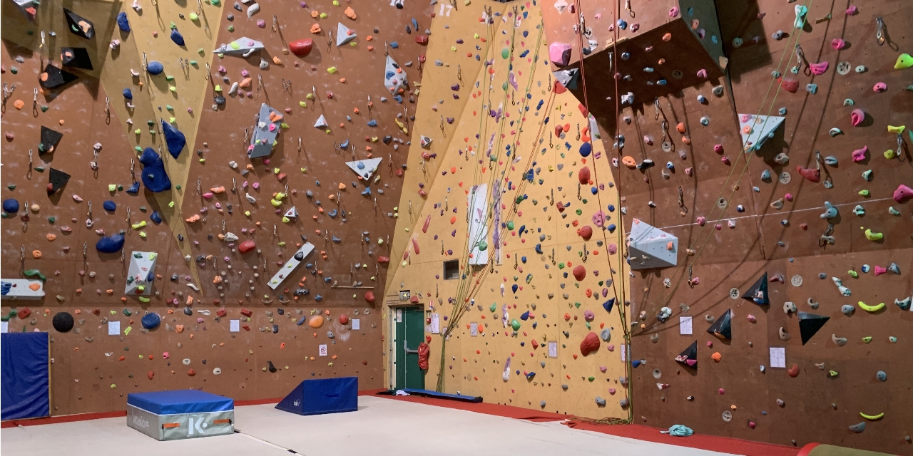 À cause d'une salle trop petite, gymnastique et escalade ne peuvent cohabiter